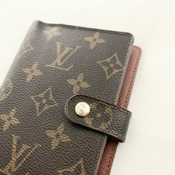 Louis Vuitton LV AGENDA PM (Preloved) LV PASSPORT HOLDER - Picture 3 of 11